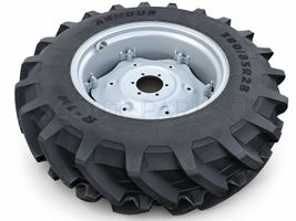 Колесо 380 / 85 R 28 шевронный протектор 6х180, в сборе